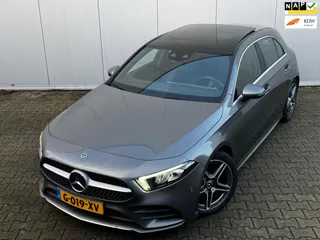 Mercedes-Benz A-klasse BUSINESS AMG PANORAMADAK CARPLAY EERSTE EIGENAAR NAP DEALER ONDERHOUDEN FULL SCREEN