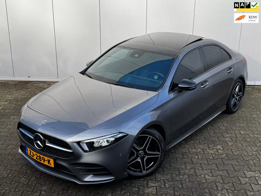 Mercedes-Benz A-klasse A200 LIMOUSINE AMG AMBIANCE CARPLAY PANO STOELVERWARMING ORIGINEEL NEDERLANDS NAP