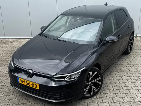 Volkswagen Golf 1.0 eTSI LIFE CARPLAY ORIGINEEL NEDERLANDS NAP PARKEERSENSOREN VIRTUAL SFEERVERLICHTING DEALER ONDERHOUDEN